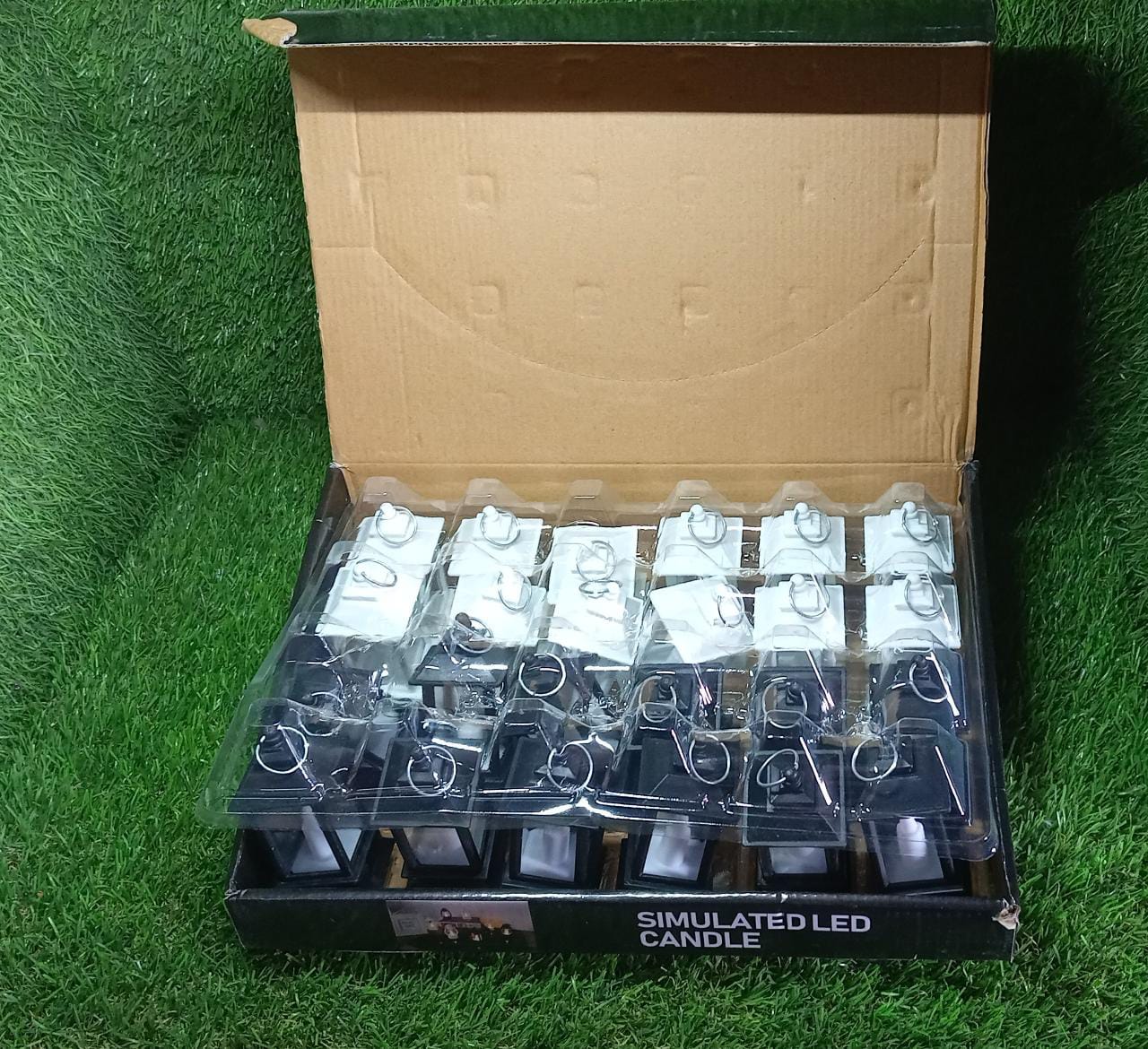 Pack of classic style lanterns with flameless candles. Pack of classic style lanterns with flameless candles.